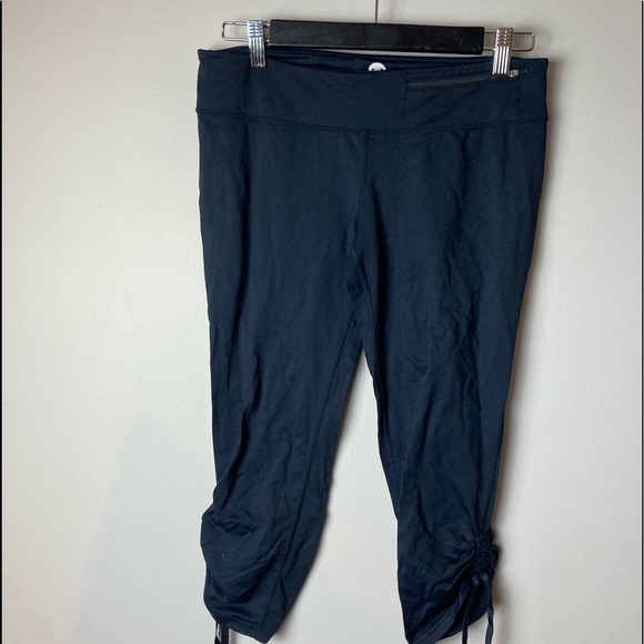 Roxy Capri - Picture 1 of 8